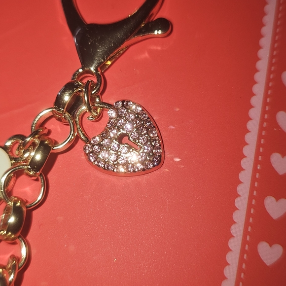 NWT Lucy & Lola Heart Bag Charm Gold Tone Chain Pink Red Enamel Hearts - Picture 6 of 6